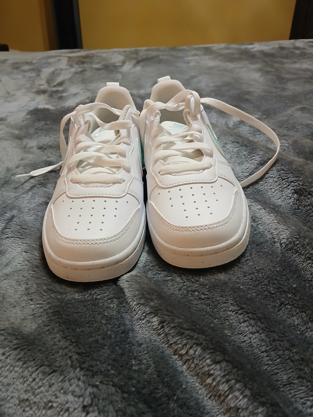 Nike Kids White Sneakers with Mint Detail